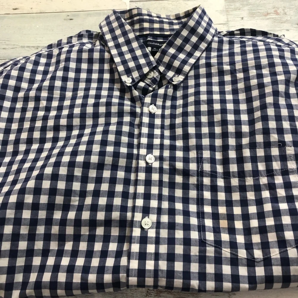 Croft & Barrow Blue and White Casual Button Down Long Sleeve Shirt